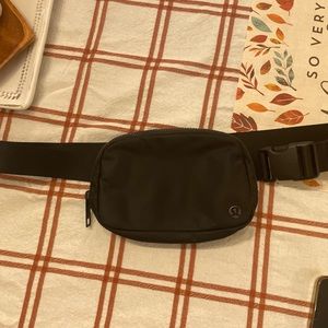 Lululemon Everywhere Belt Bag